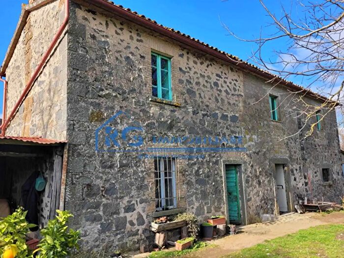 Casa quadrilocale in vendita in Vocabolo Perone, Bagnoregio
