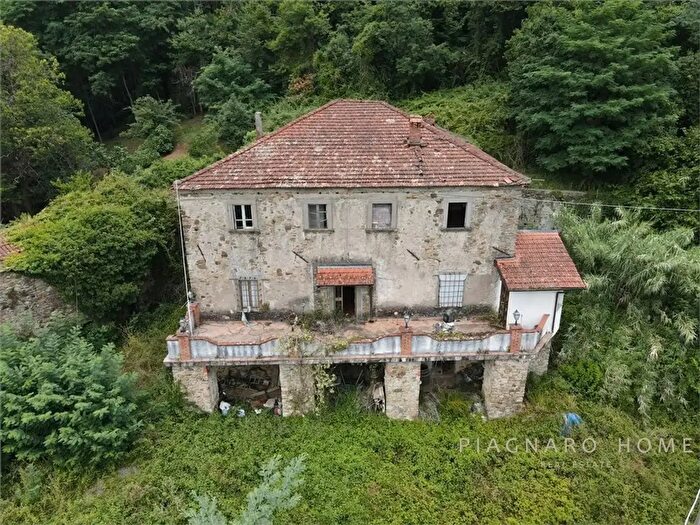 Casa con 11 locali in vendita in Chiosi Alti, Pontremoli