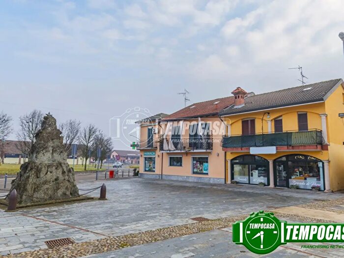Casa bilocale in vendita in Via Partigiani, Vellezzo Bellini