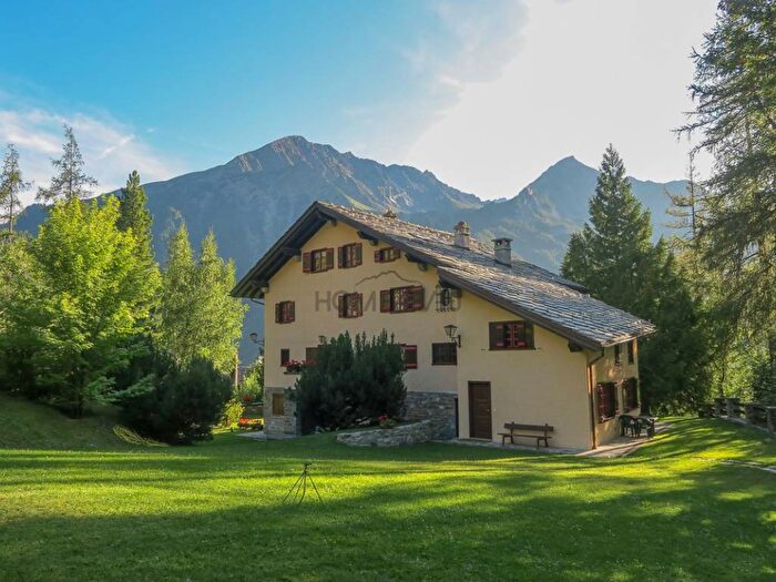 Appartamento trilocale in affitto in Via dei Larici, Centro, Courmayeur