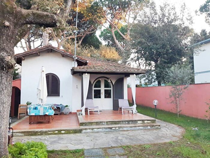 Casa trilocale in affitto in Via Bagnoli, Fregene, Fiumicino