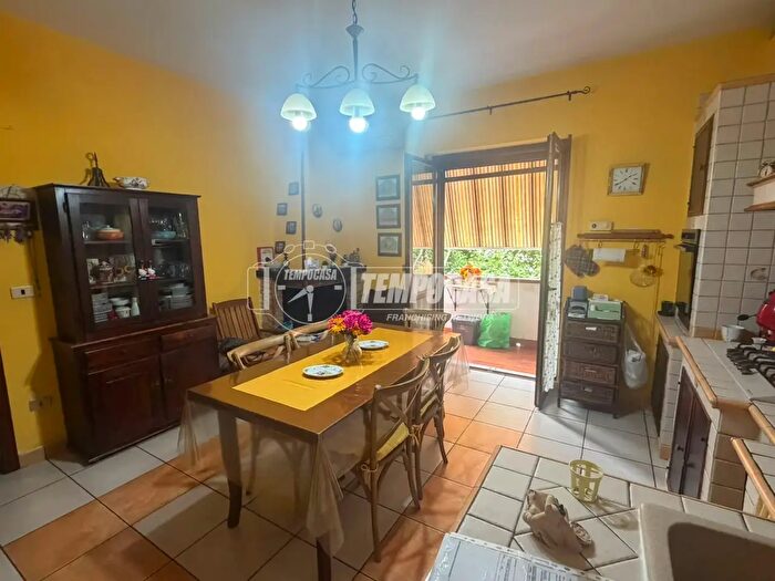 Appartamento con 5 locali in vendita in Via Epitaffio Ville, Giugliano In Campania