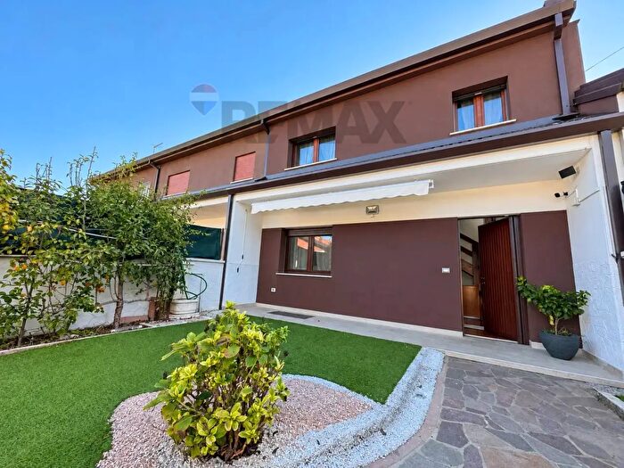 Casa quadrilocale in vendita in Tricesimo