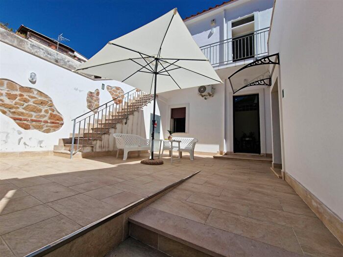 Appartamento con 8 locali in vendita in Via IV Novembre, Nettuno