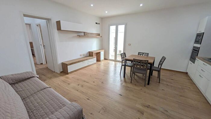 Appartamento trilocale in vendita in Via Alaimo da Lentini, Siracusa