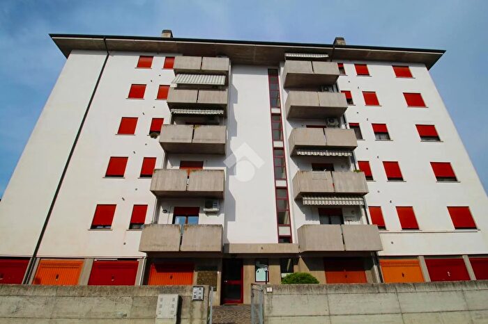 Appartamento quadrilocale in vendita in Via C Ravera, Suzzara