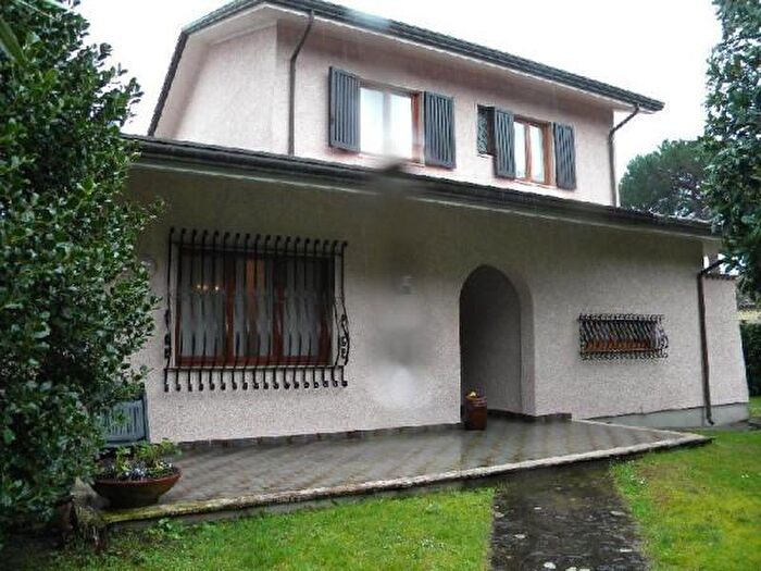 Casa con 6 locali in affitto in Forte Dei Marmi