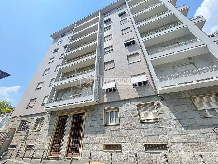 Appartamento trilocale in vendita in Via Oddino Morgari, Torino