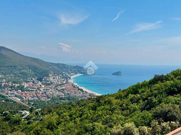 Casa con 6 locali in vendita in Regione Costa, Noli