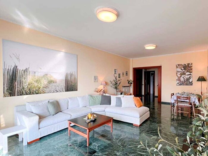 Appartamento quadrilocale in affitto in Via Don Giovanni Minzoni, Castello Don Minzoni, Rapallo