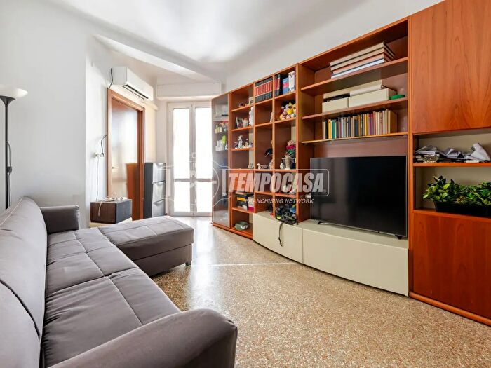 Appartamento trilocale in vendita in Via Lomellina, Milano