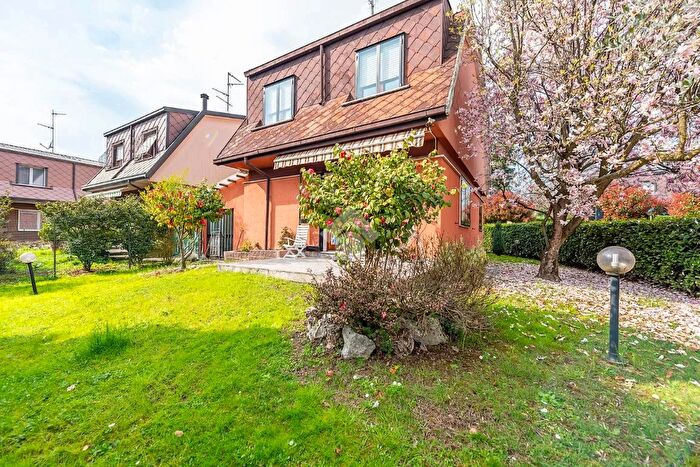 Casa con 5 locali in vendita in Via dei Platani, Arese