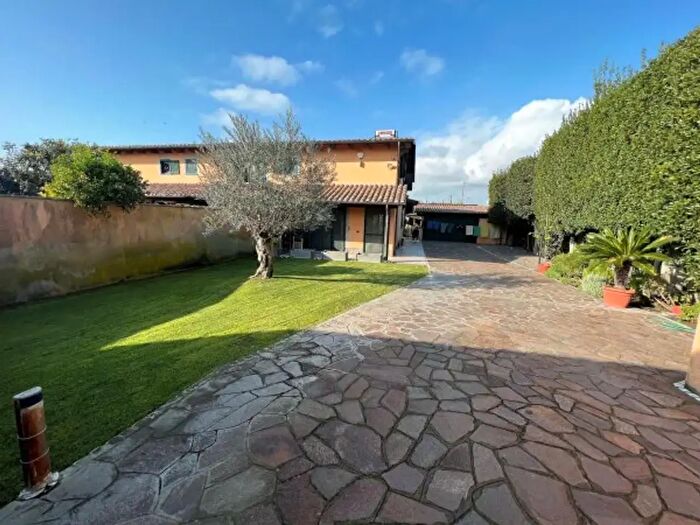 Casa trilocale in vendita in Via Falzarego, Fiumicino