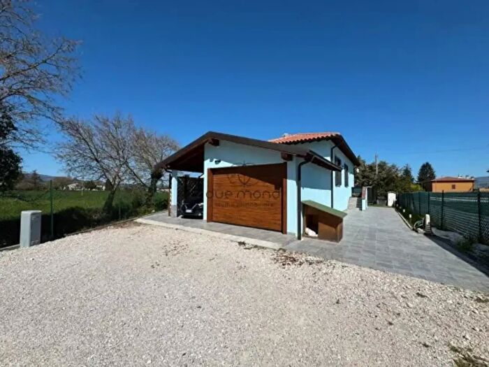 Casa trilocale in vendita in Località Camporoppolo, Spoleto