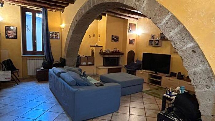 Casa con 6 locali in vendita in Via Antonio Gramsci, Orte