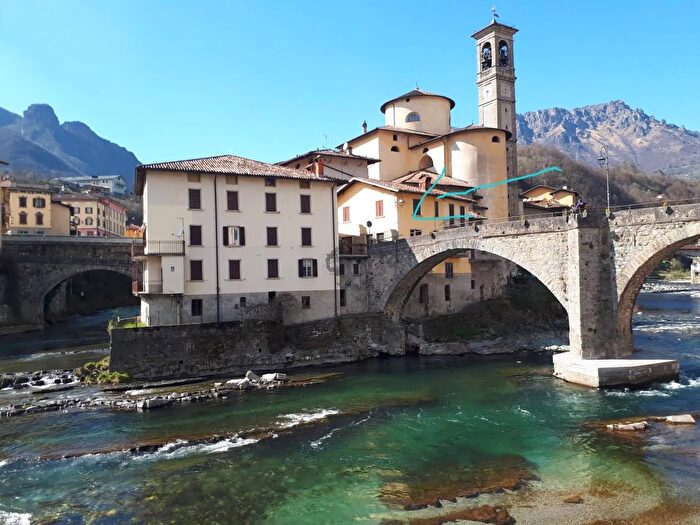 Appartamento quadrilocale in vendita in Via Maggio San Giovanni Bianco, San Giovanni Bianco