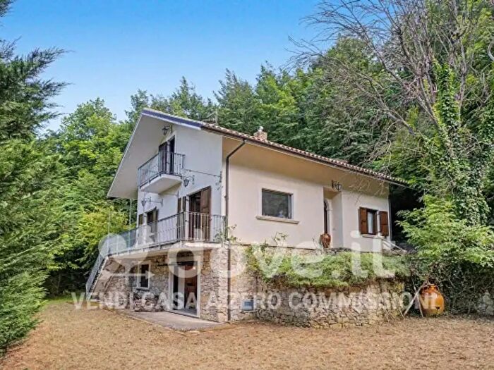 Casa con 6 locali in vendita in Contrada Versante al Bosco Snc, Carpineto Della Nora