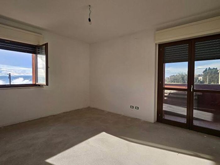 Appartamento trilocale in vendita in Via Santa Maria De Mattias, Giove