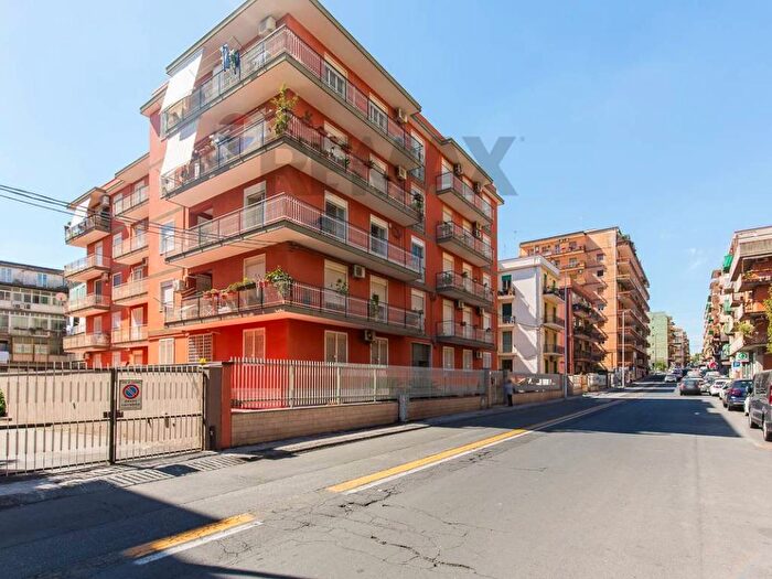 Appartamento trilocale in affitto in Via Francesco Fusco, Vulcania Sanzio, Catania