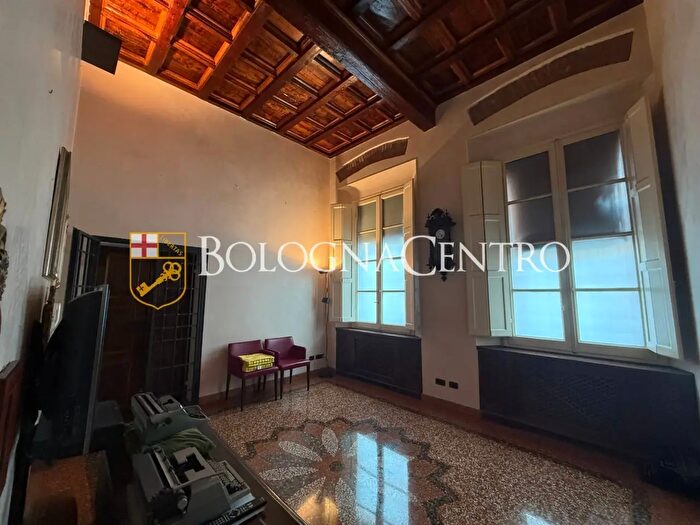 Appartamento quadrilocale in vendita in Piazza Aldrovandi, Bologna