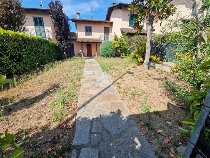 Casa con 6 locali in vendita in Via Mons Bugnano, Villafranca D'Asti