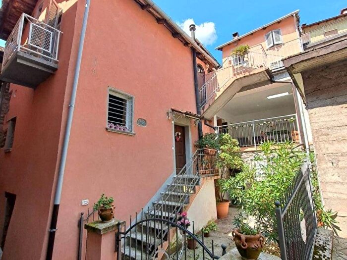 Appartamento bilocale in affitto in Piazza della Chiesa, Centro, Garzeno