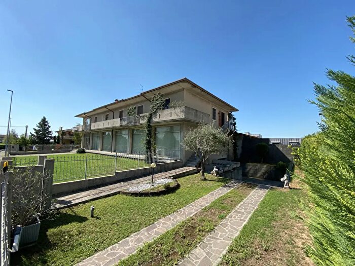 Casa con 12 locali in vendita in Via Trevenzuolo, Vigasio