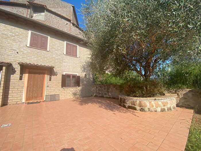 Casa bilocale in vendita in Via Indipendenza, Rignano Flaminio