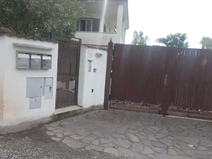 Appartamento trilocale in vendita in Via Casalgrasso, Roma