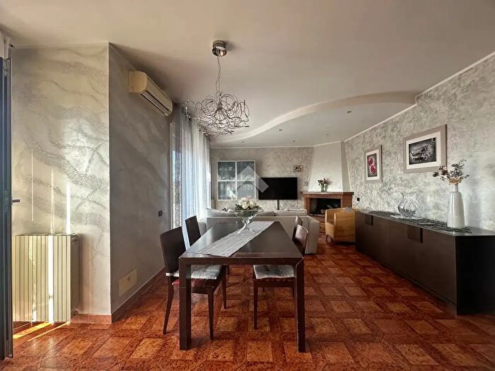 Appartamento trilocale in vendita in Via Leonardo da Vinci, Montecastrilli