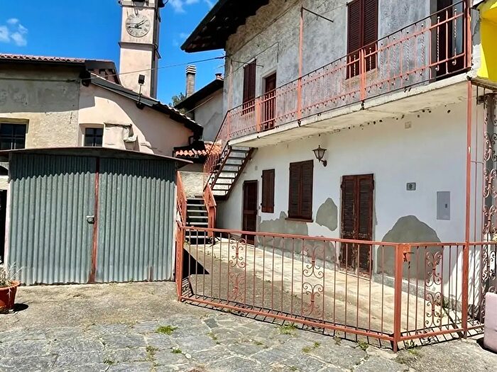 Casa trilocale in vendita in Via Sant' Apollinare, Daverio