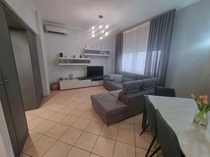 Appartamento trilocale in vendita in Via Zara, Limbiate