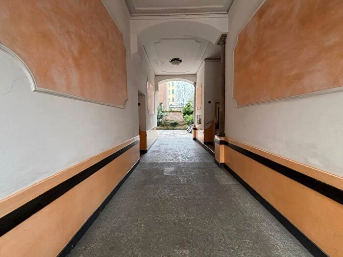 Appartamento bilocale in vendita in Via Ruggero di Lauria, Milano