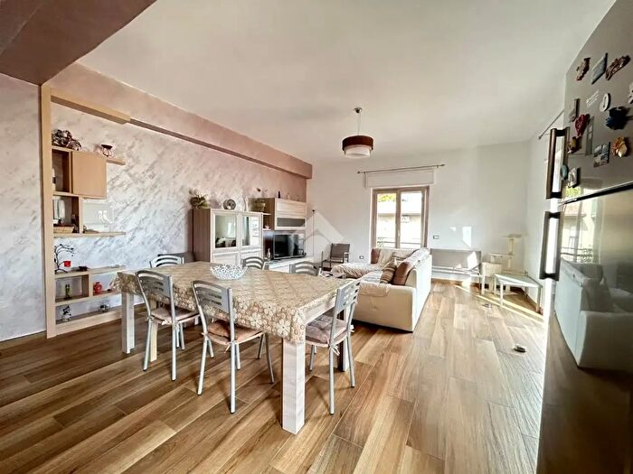 Appartamento quadrilocale in vendita in Via Dante Alighieri, CoriglianoRossano