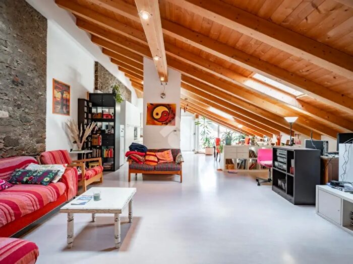 Casa quadrilocale in vendita in Via Francesco Sforza, Castello Di Brianza