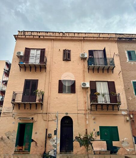 Appartamento trilocale in vendita in Via Polara, Palermo
