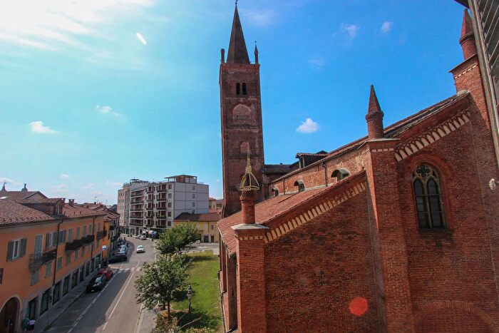 Appartamento con 5 locali in vendita in Via Vittorio Emanuele, Chieri