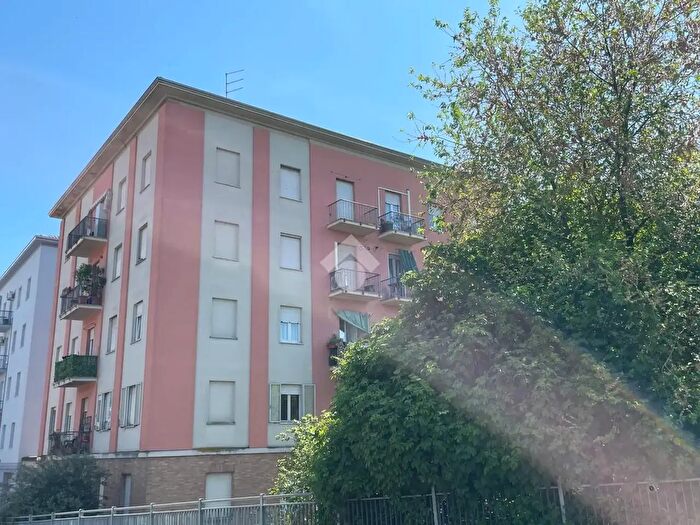 Appartamento trilocale in vendita in Via Brennero, Parma