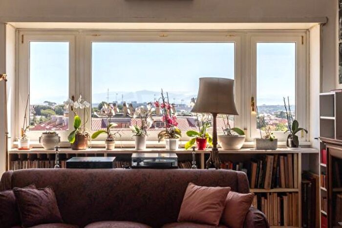 Appartamento con 5 locali in vendita in Via Francesco Ferrara, Roma