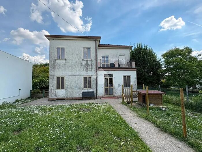 Casa quadrilocale in vendita in Via G Garibaldi, Bagnoli Di Sopra