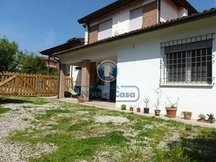 Casa con 5 locali in vendita in Via Aurelio Ravaioli, Ravenna