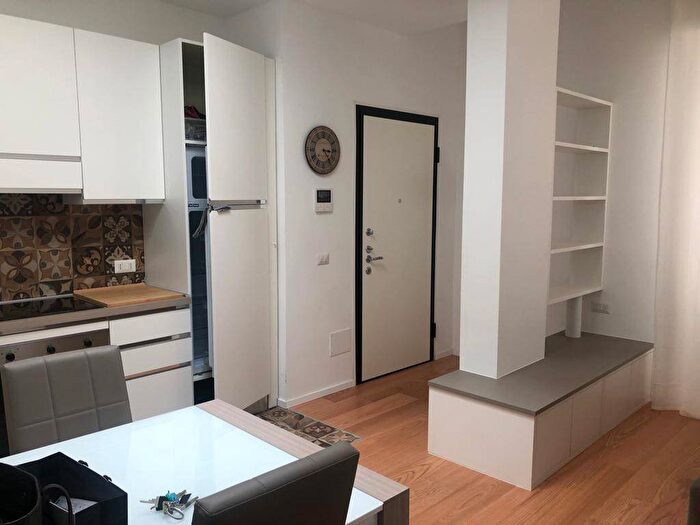 Appartamento bilocale in affitto in Viale Emilio Caldara, Quadronno Crocetta, Milano
