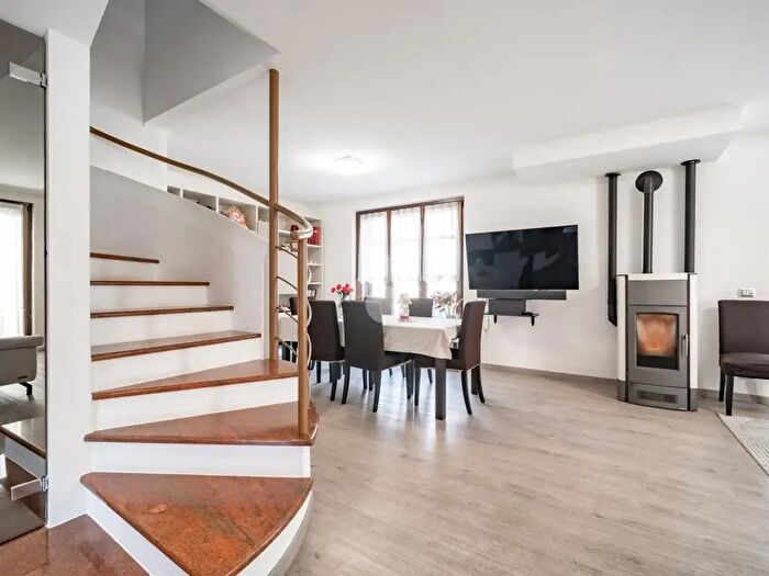 Casa con 5 locali in vendita in Via Spluga, Olginate