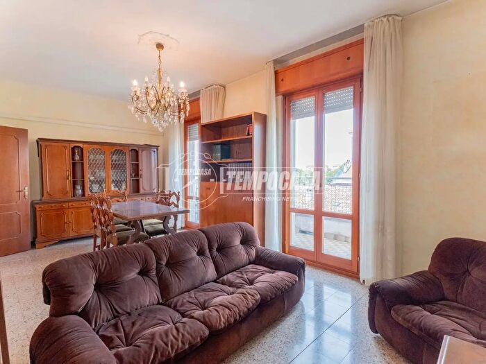 Appartamento trilocale in vendita in Via Casarsa, Milano