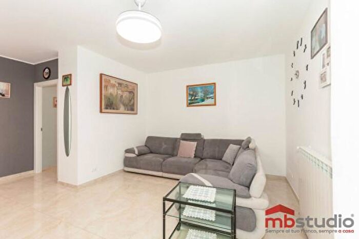 Appartamento quadrilocale in vendita in Piazza Corrado Frera, Tradate