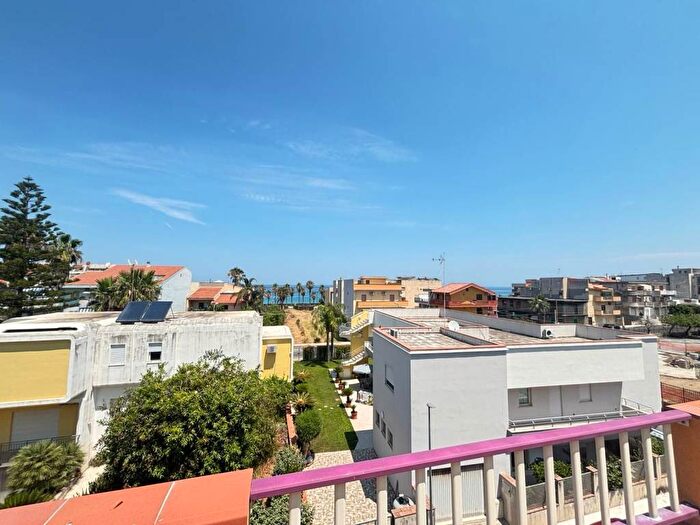 Casa trilocale in affitto in Via Salvatore Saccà, Venetico Marina, Venetico