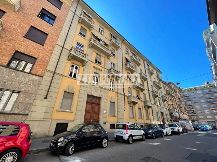 Appartamento trilocale in vendita in Via Saluggia, Torino