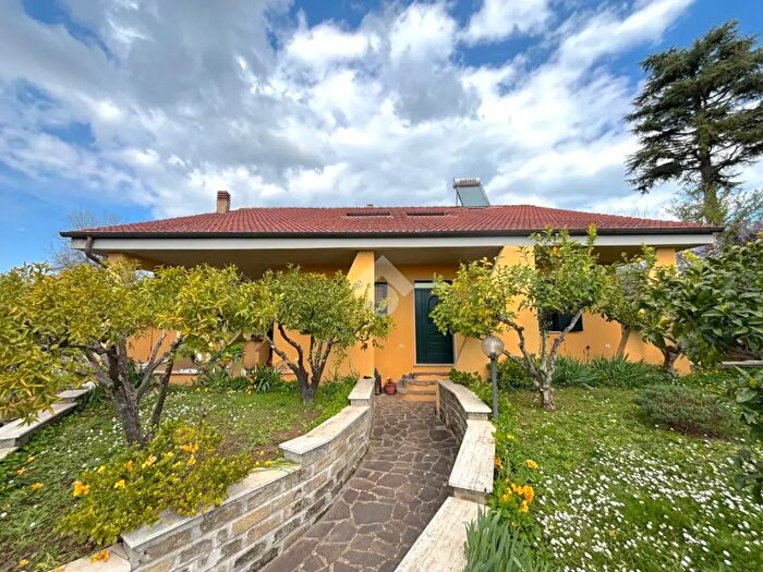 Casa con 6 locali in vendita in Via Ovidio, Genzano Di Roma