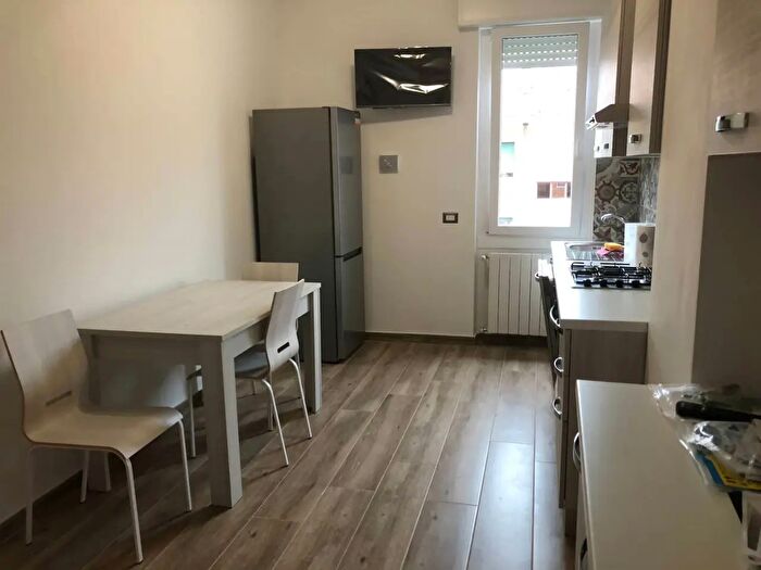 Appartamento quadrilocale in affitto in Via Lorenteggio, Milano
