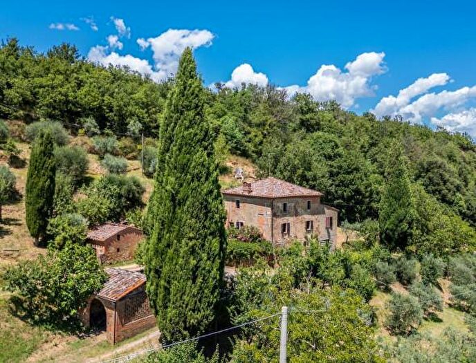 Casa con 6 locali in vendita in Via del Trifoglio, Montepulciano